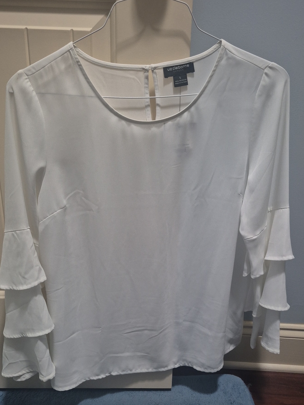 Liz Claiborne White Tiered Ruffle Sleeve Blouse